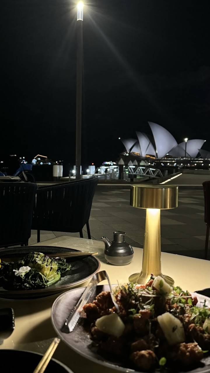 Luna Lu table with waterfront view